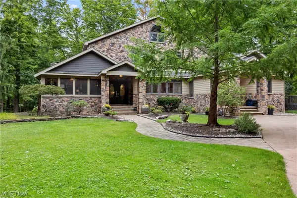 7587 Lewis Road, Olmsted Twp, OH 44138