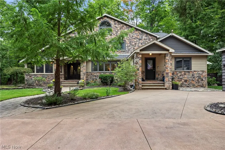 7587 Lewis Road, Olmsted, OH 44138 - #2