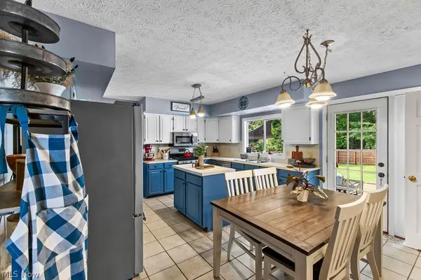 3597 Stratavon Nw Drive, North Canton, OH 44720