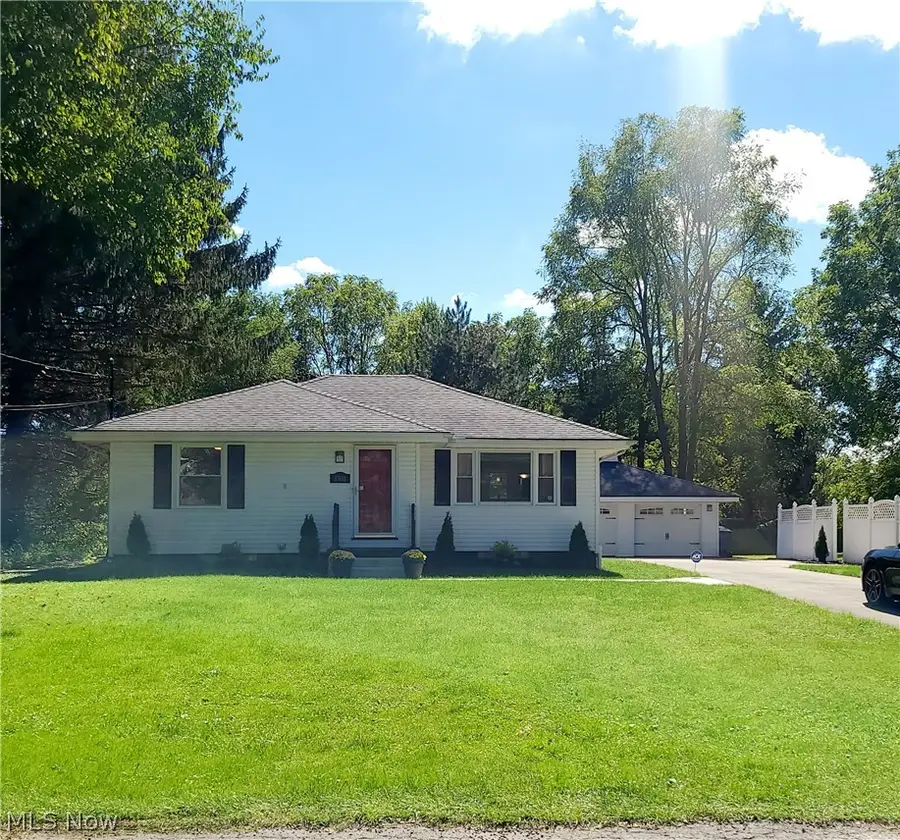 3300 Helmsdale Drive, Springfield, OH 44312 - #2