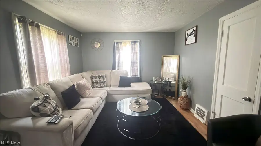 20706 Raymond Street, Maple Heights, OH 44137 - #3
