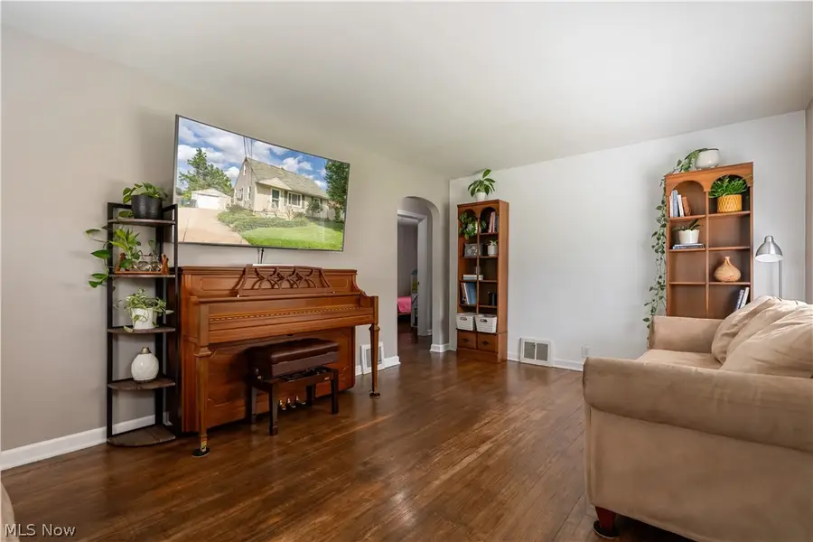 2909 33rd Ne Street, Canton, OH 44705 - #3