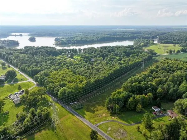 Oyster Road, North Benton, OH 44449
