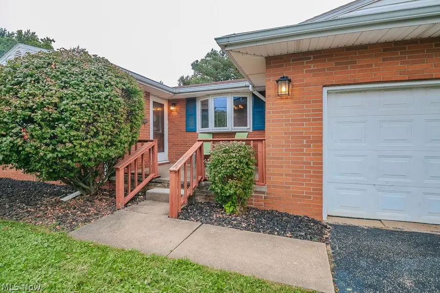944 Larkridge Avenue, Youngstown, OH 44512 - #2