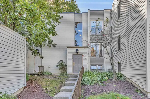 1655 Cedarwood Drive #113, Westlake, OH 44145