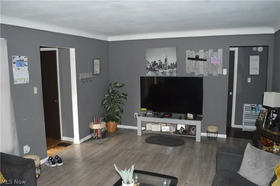 18206 Kares Avenue, Cleveland, OH 44122 - #3