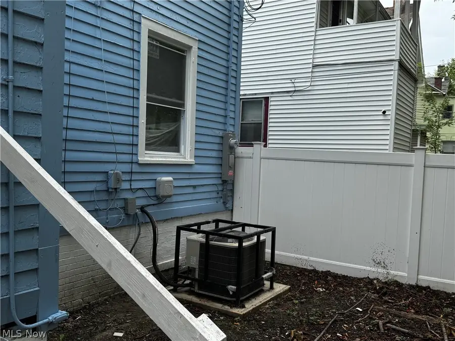 10409 Yale Avenue, Cleveland, OH 44108 - #3