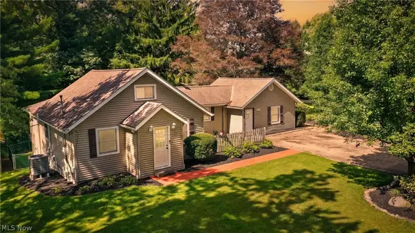 15414 Lakeshore Drive, Burton, OH 44021