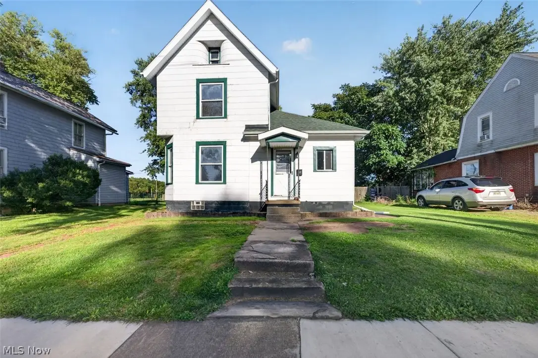 820 6th Sw Street, Massillon, OH 44647 - #1
