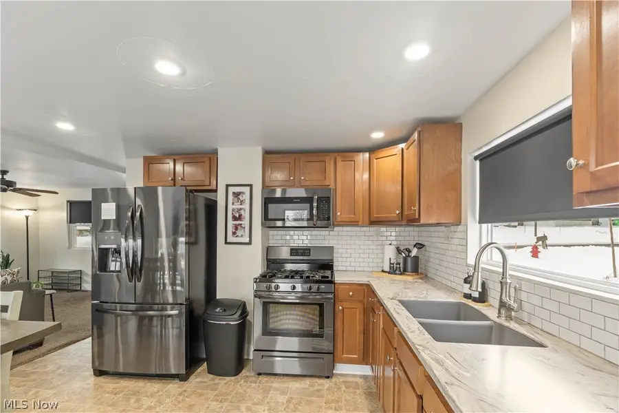 131 Maple Sw Street, Sugarcreek, OH 44681 - #2