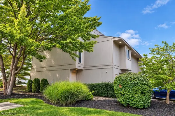 8035 Steven David Drive, Strongsville, OH 44149