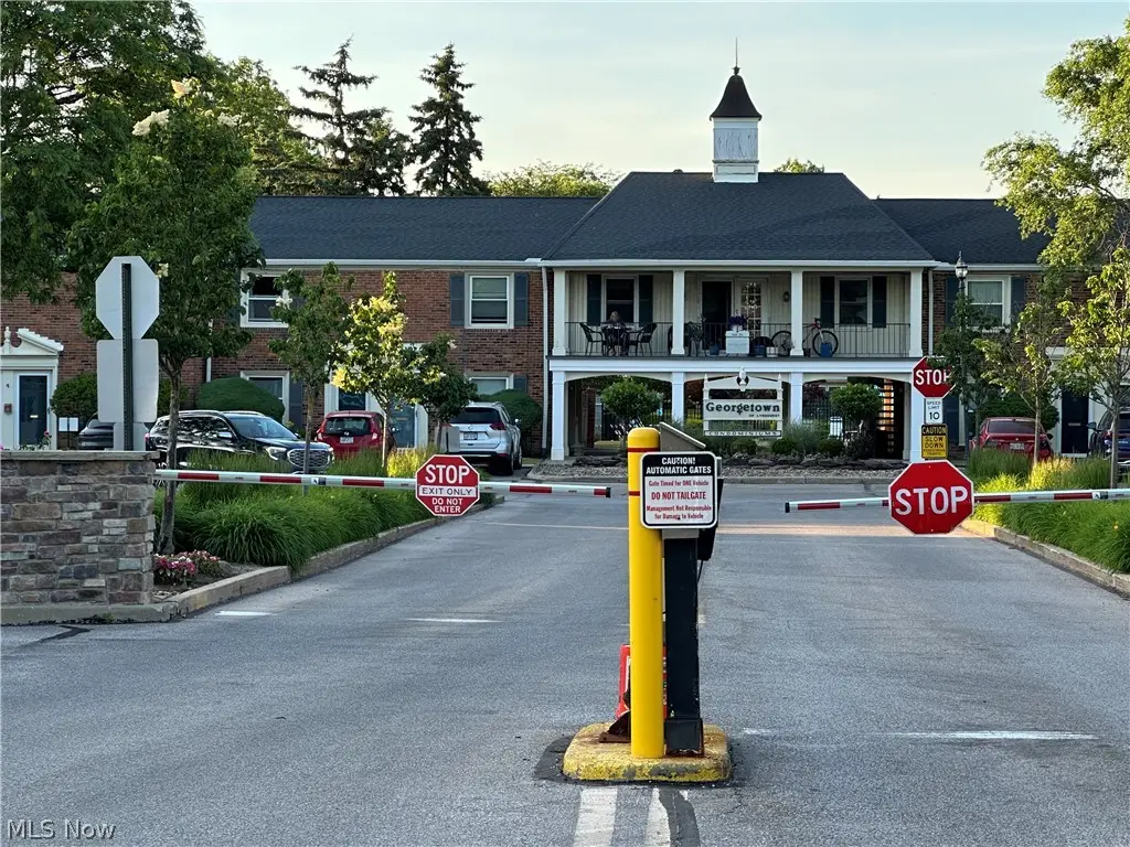 2212 Glouchester Drive, Lyndhurst, OH 44124 - #1