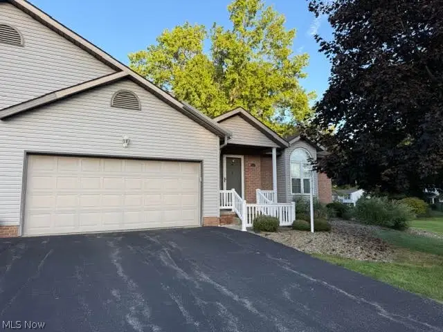 1315 Surrey Point Se Drive, Warren, OH 44484 - #1