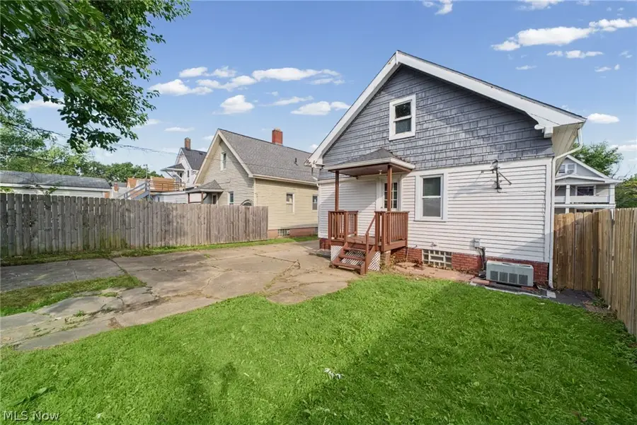 2819 Saratoga Avenue, Cleveland, OH 44109 - #3
