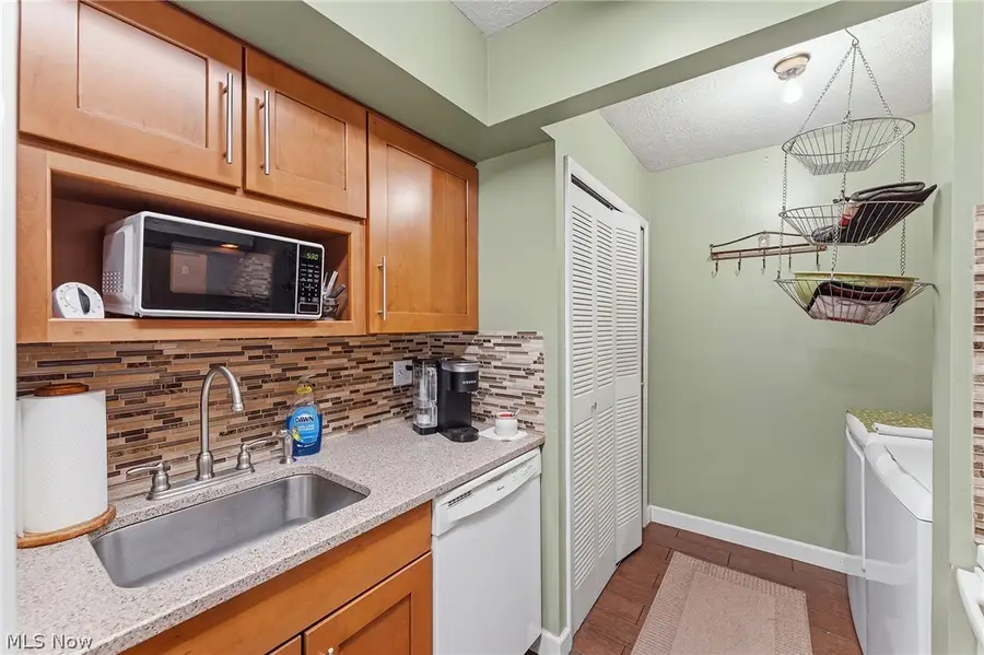 6864 Beacon Drive, Mentor, OH 44060 - #2