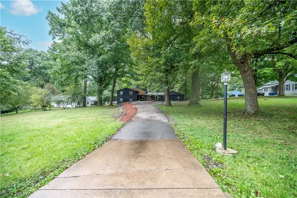 1109 Mansell Drive, Youngstown, OH 44505