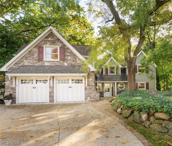 1921 Wynwood Drive, Rocky River, OH 44116