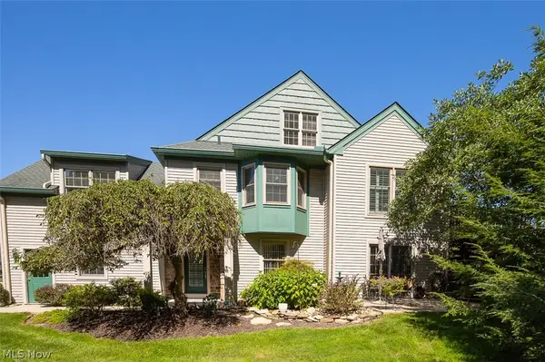 878 Hampton Court, Sagamore Hills, OH 44067