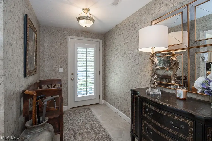 878 Hampton Court, Sagamore Hills, OH 44067 - #3