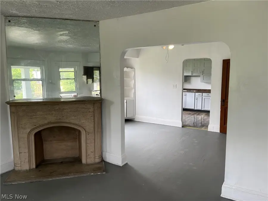 626 E 130th Street, Cleveland, OH 44108 - #3