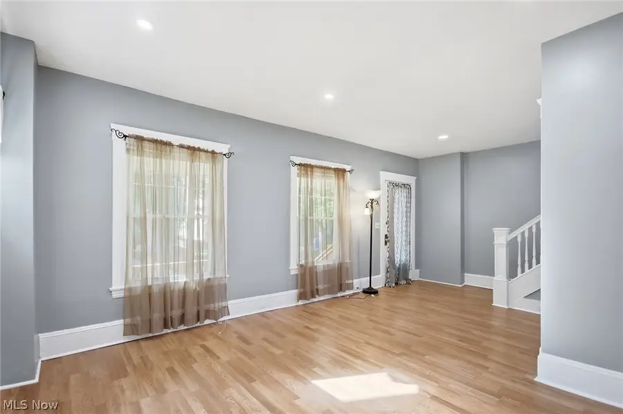 3818 Woodbridge Avenue, Cleveland, OH 44109 - #3
