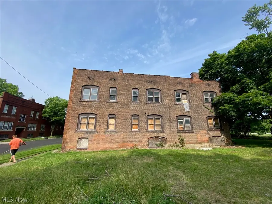 15213 Ridpath Avenue, Cleveland, OH 44110 - #2