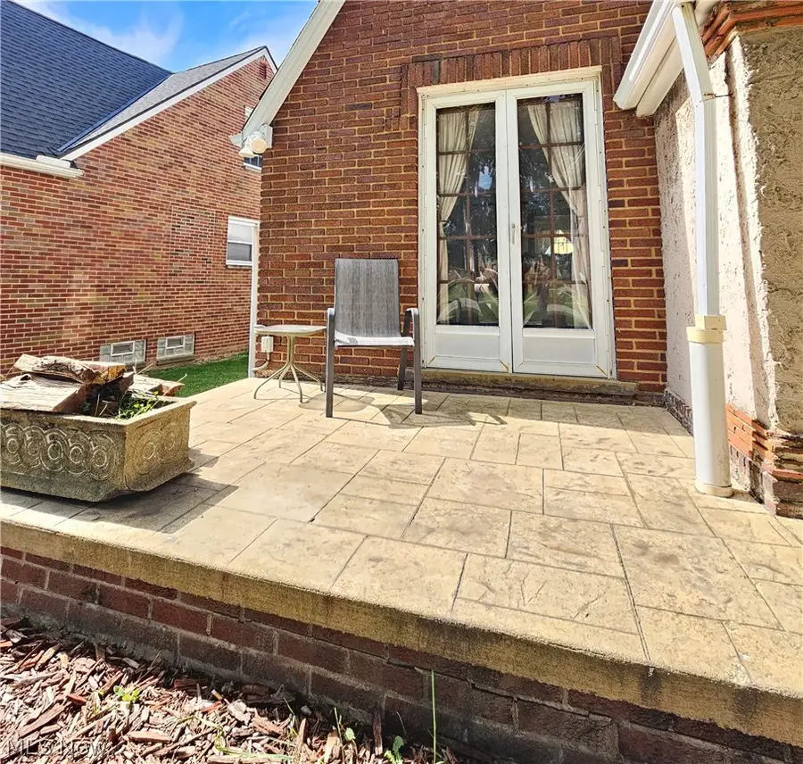 6454 S Canterbury Road, Parma, OH 44129 - #2