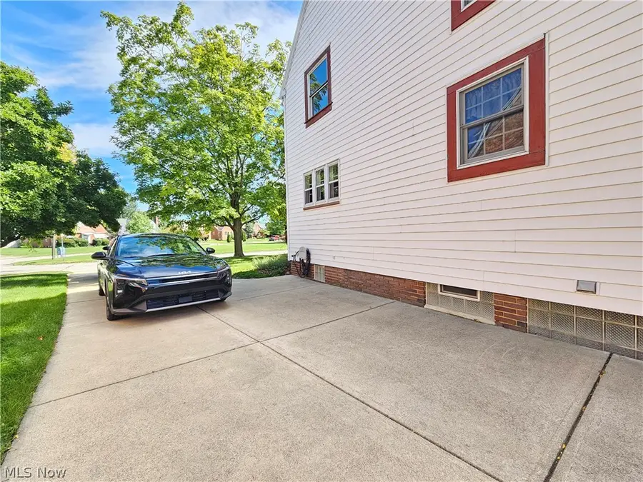 6454 S Canterbury Road, Parma, OH 44129 - #3