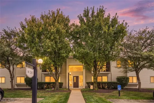 2917 N Bay Drive #M-9, Westlake, OH 44145