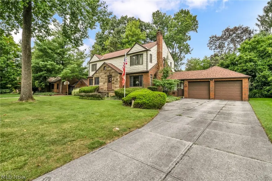 9216 Evergreen Drive, Parma, OH 44129 - #3