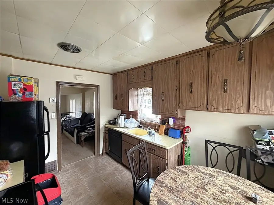 20661 Belvidere Avenue, Fairview Park, OH 44126 - #3