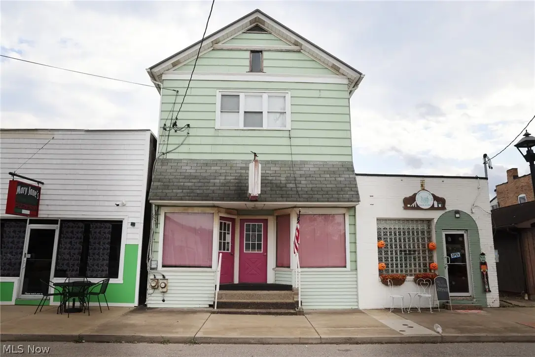 438 Carolina Ave, Chester, WV 26034 - #1