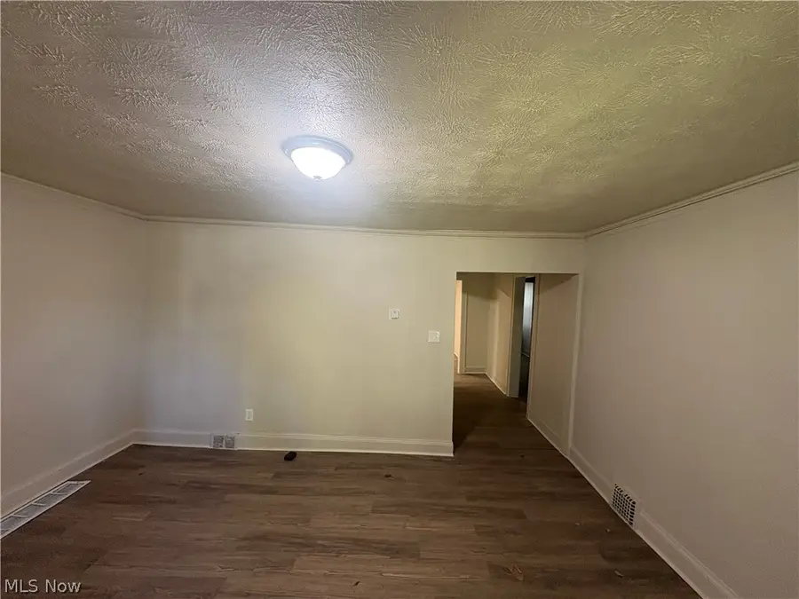 3323 E 143rd Street, Cleveland, OH 44120 - #3