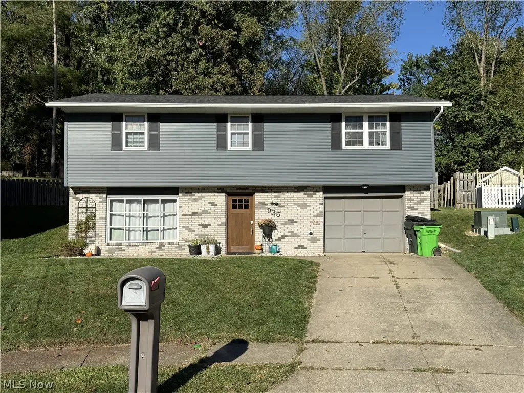 935 Chelsea Drive, Dover, OH 44622 - #1