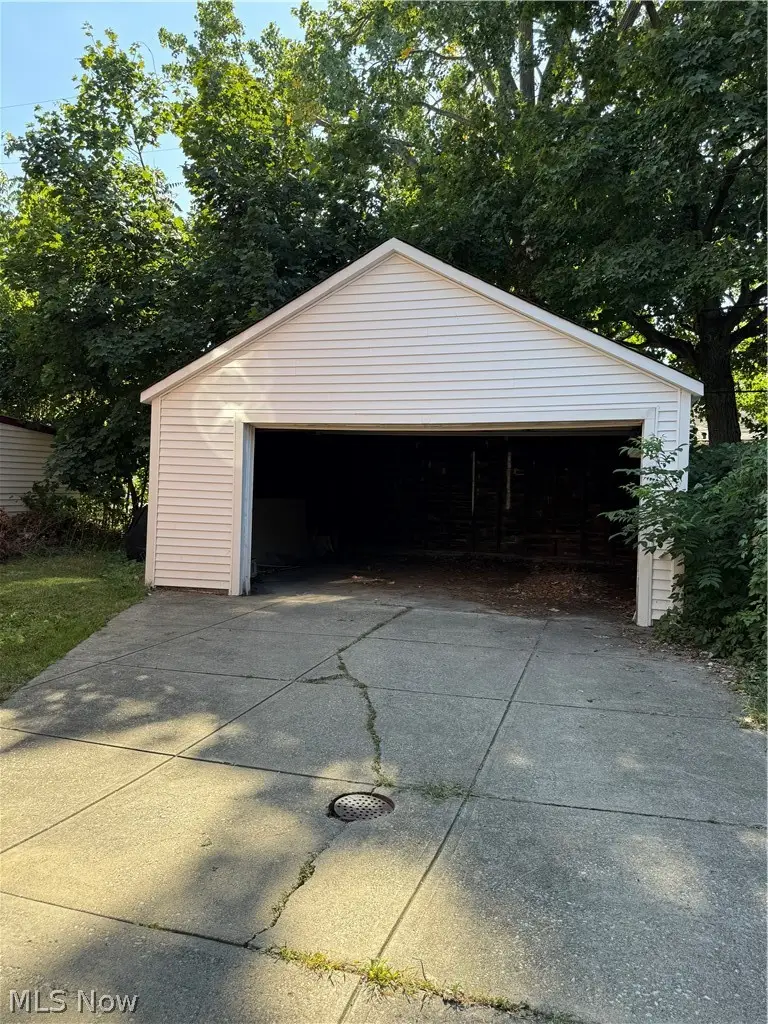 1426 E 175th Street, Cleveland, OH 44110 - #3