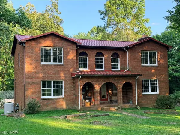 218 Meadowood Drive, New Cumberland, WV 26047