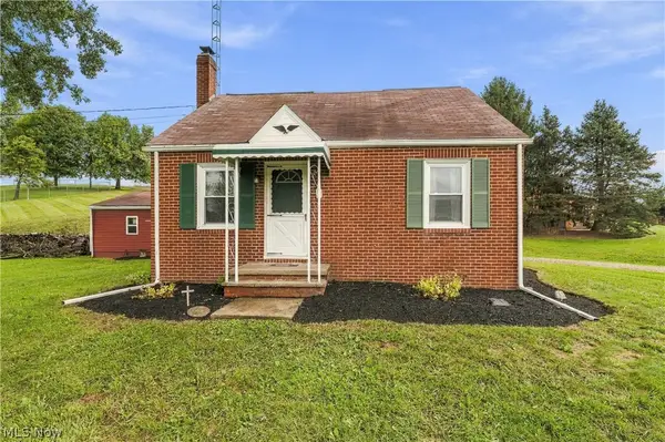 5207 Manchester Sw Avenue, Navarre, OH 44662