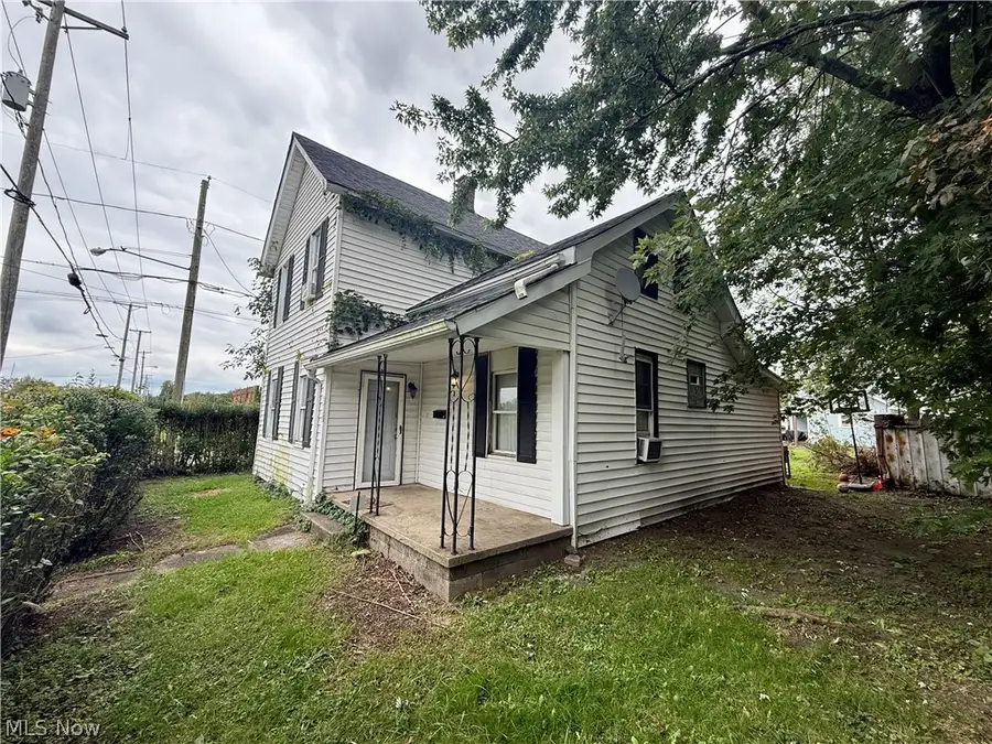 316 Young Ne Avenue, Canton, OH 44704 - #2