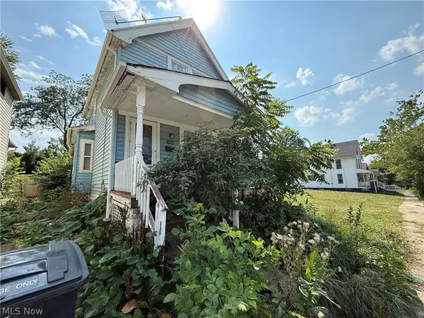 7908 Vineyard Avenue, Cleveland, OH 44105