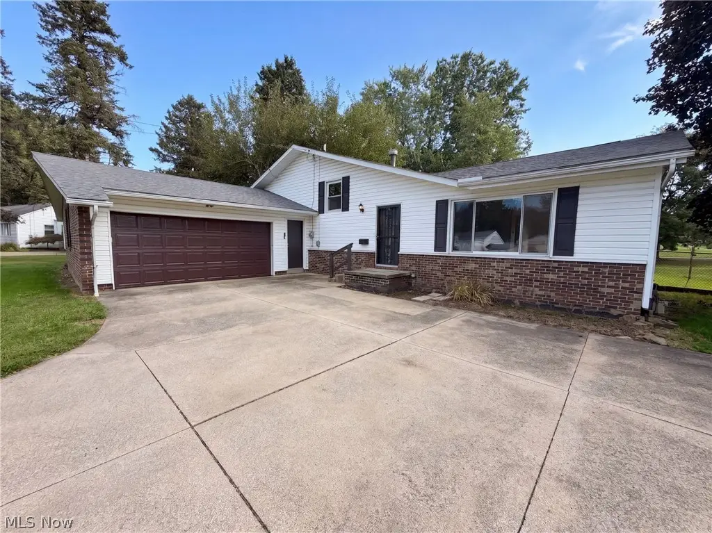 1065 Easton Drive, Akron, OH 44310 - #1