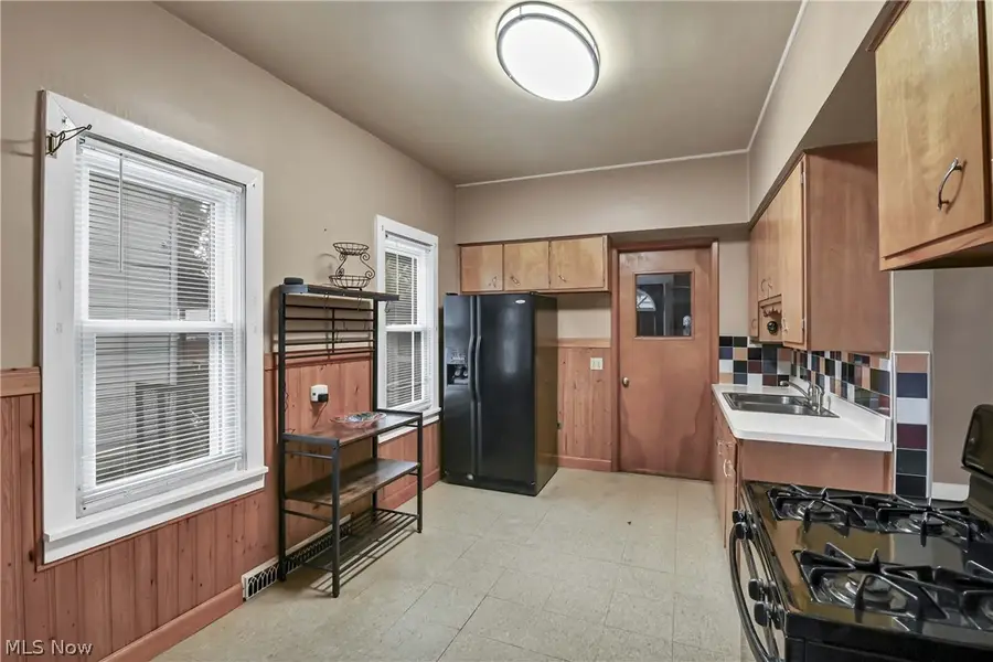 3860 W 17th Street, Cleveland, OH 44109 - #3