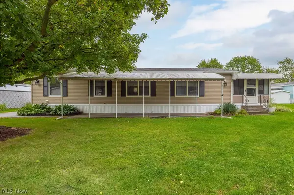 12 Overland Drive, Olmsted Twp, OH 44138