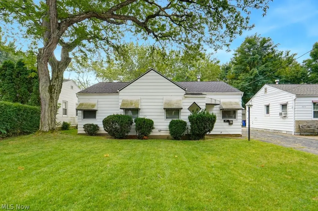 2076 N Green Road, Cleveland, OH 44121 - #1