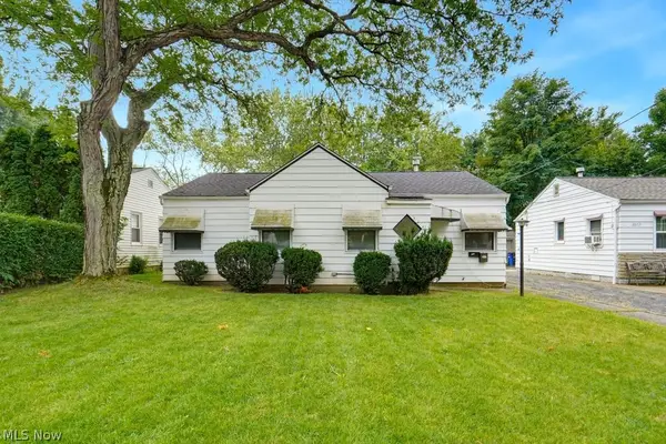 2076 N Green Road, Cleveland, OH 44121