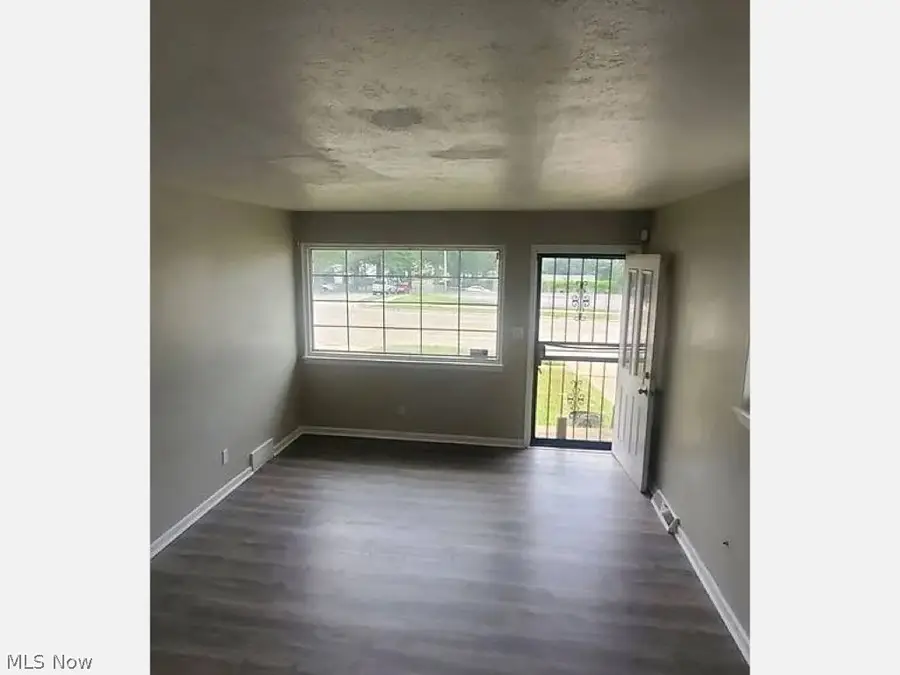 4595 Lee Road, Cleveland, OH 44128 - #2