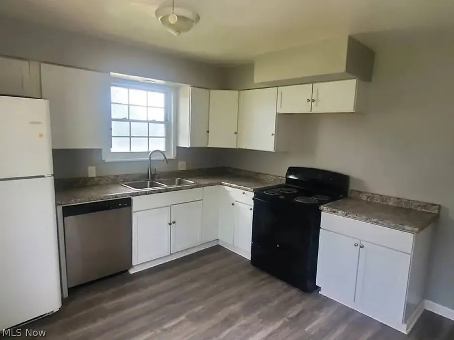 4595 Lee Road, Cleveland, OH 44128 - #3