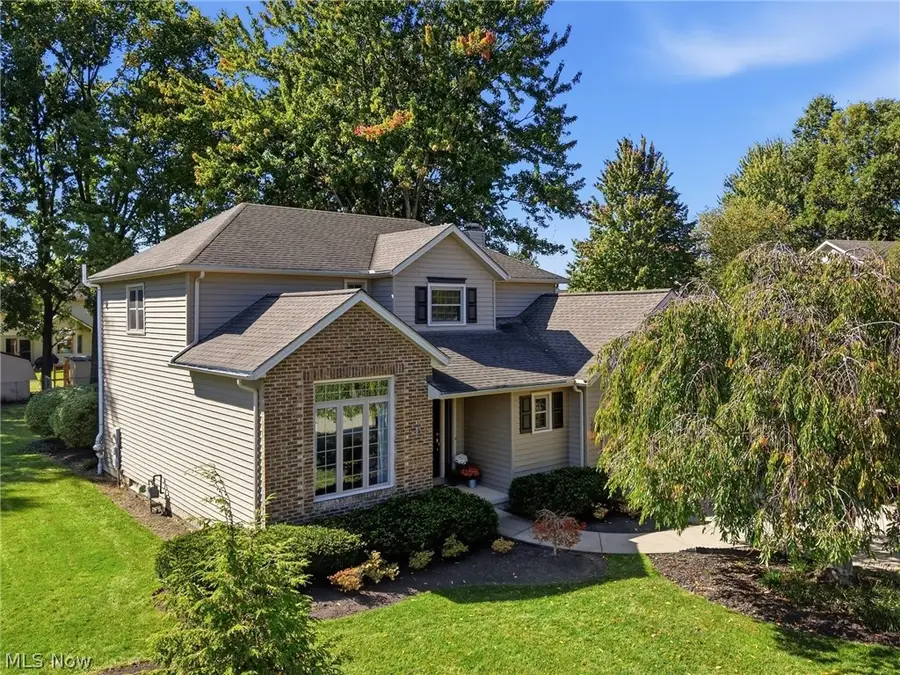 30019 Wellington Drive, North Olmsted, OH 44070 - #2