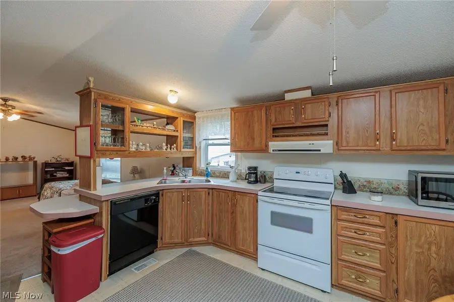 31 Grand Boulevard, Olmsted, OH 44138 - #2