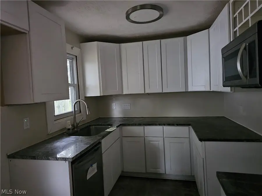 925 West Drive, Sheffield Lake, OH 44054 - #3