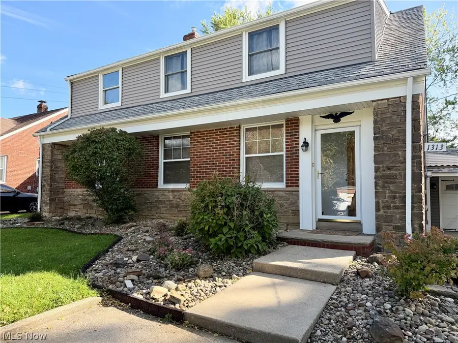 1313 Richmond Road, Lyndhurst, OH 44124 - #2